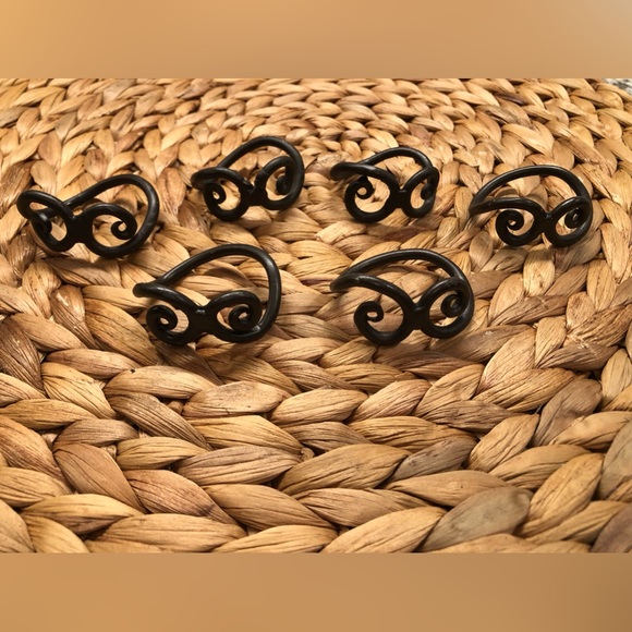 Scrolled Black Iron Napkin Rings (6) - Picture 2 of 3